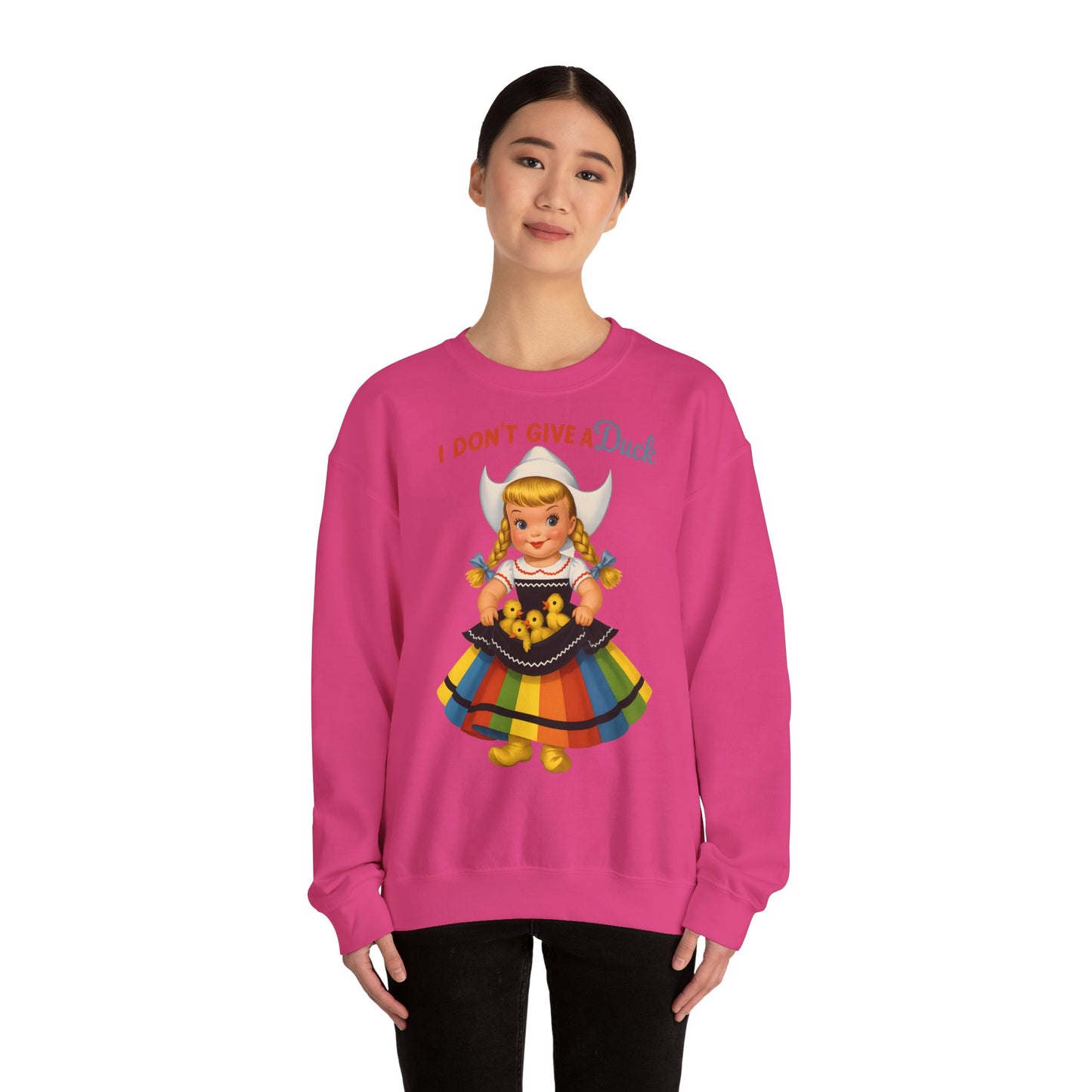 Sweatshirt – I Don't Give a Duck | Nostalgisches Vintage-Mädchen mit Küken – Humorvoll & Originell | True Insights Design mit Humor
