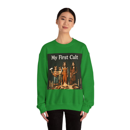 Sweatshirt – Kultig gruselig: „My First Cult“-Sweatshirt – Dark Humor für Fortgeschrittene | True Insights Design mit Humor