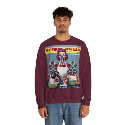 Sweatshirt – My First Meth Lab Sweatshirt | Lustiger Retro Pullover mit Satire-Print | Geschenk für Breaking Bad Fans & Dark Humor Lover | True Insights Design mit Humor
