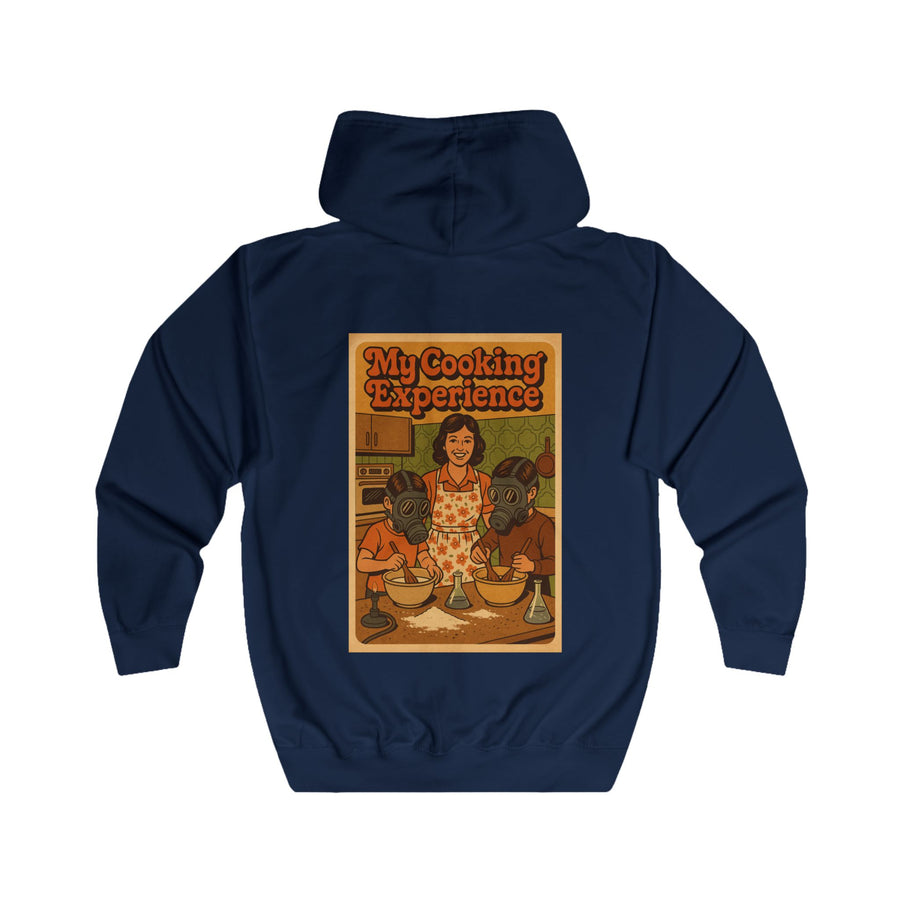 True Insights My First Cooking Experience Zip-Hoodie – Retro-Motiv mit Gasmasken in der Küche