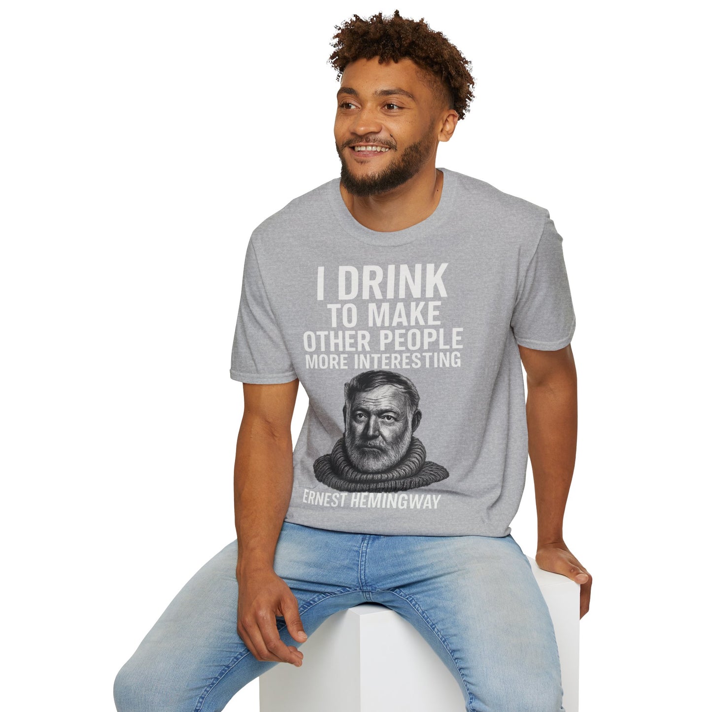 „I drink to make other people more interesting.“ no Background – Ernest Hemingway – Freches Satire-Design für mutige Statements | True Insights