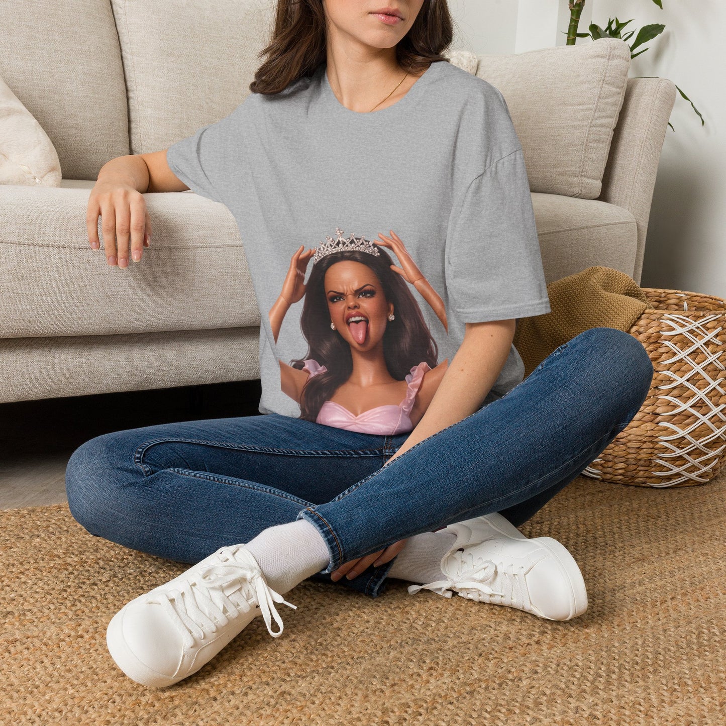 Barbicore T-Shirt Unisex – Freche Puppen-Prinzessin mit Krone & Zunge raus, Pink Aesthetic Statement Shirt