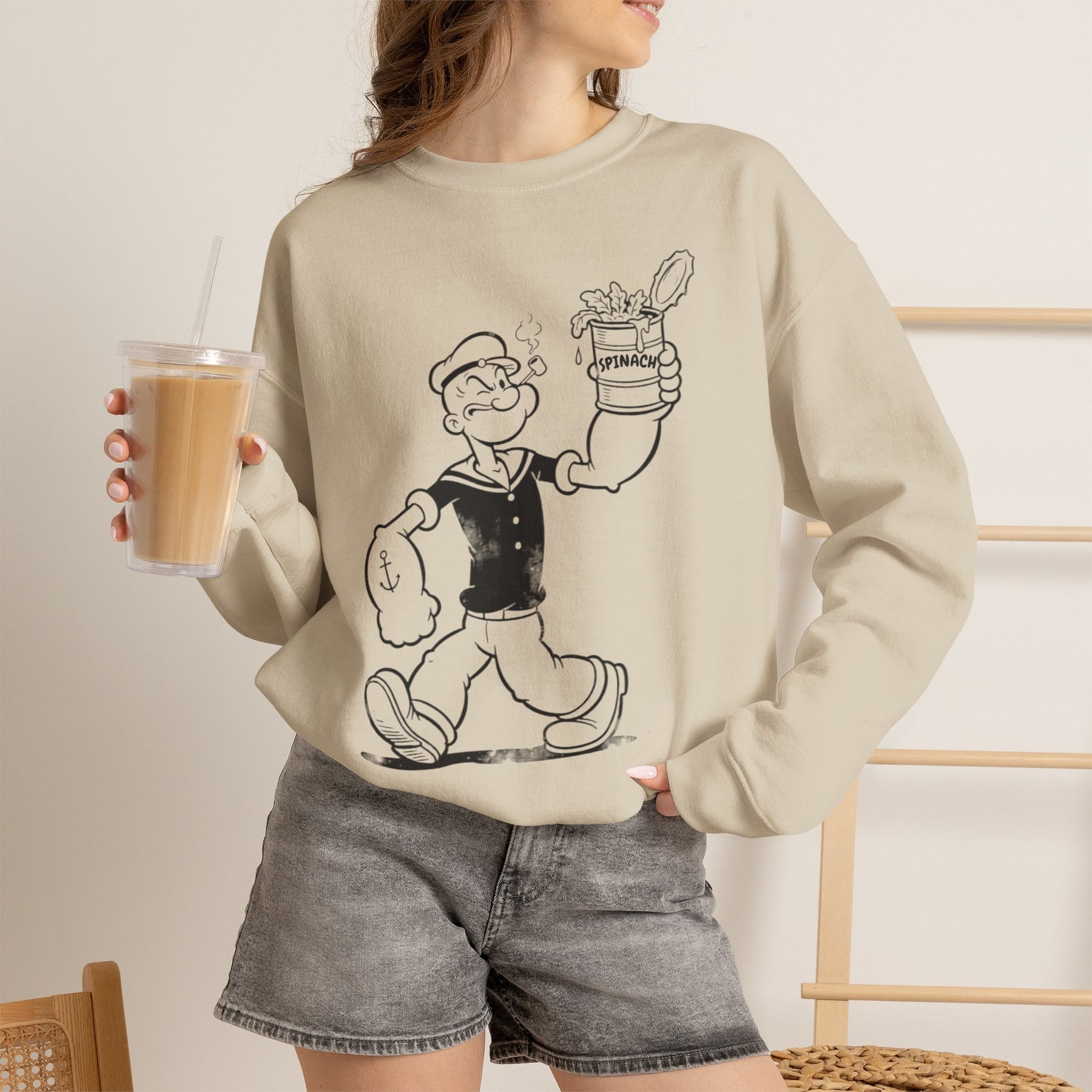 True Insights Retro Sweatshirt Popeye Spinat Dose Sailor Motiv im Lifestyle-Look