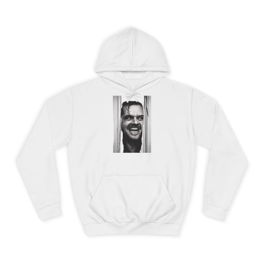 Naturfarbener Kapuzenpullover mit Schwarz-Weiß-Porträt eines lächelnden Mannes zwischen Türrahmen.