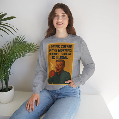Sweatshirt – Drink Coffee Because Cocaine is Illegal – Lustiges Kaffee-Sweatshirt im Retro-Stil | True Insights Design mit Humor