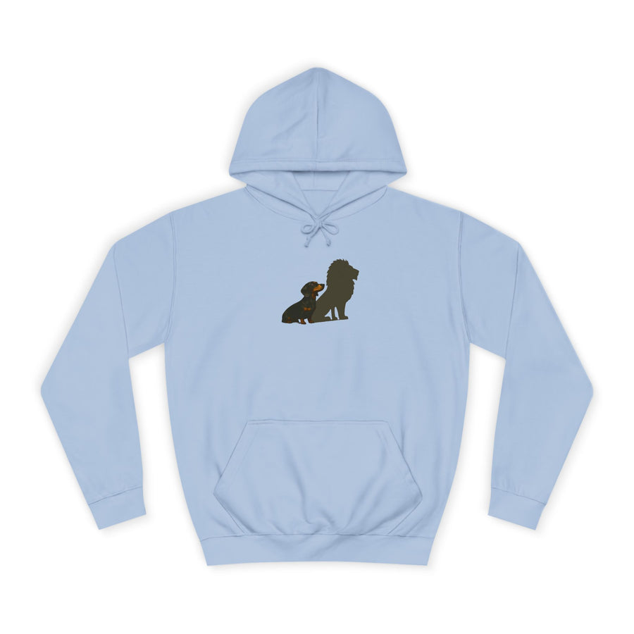 Dackel Hoodie „Dackel mit Löwen-Schatten“ – Das stille Motiv für mutige Dackel – Sky Blue – Vorderseite