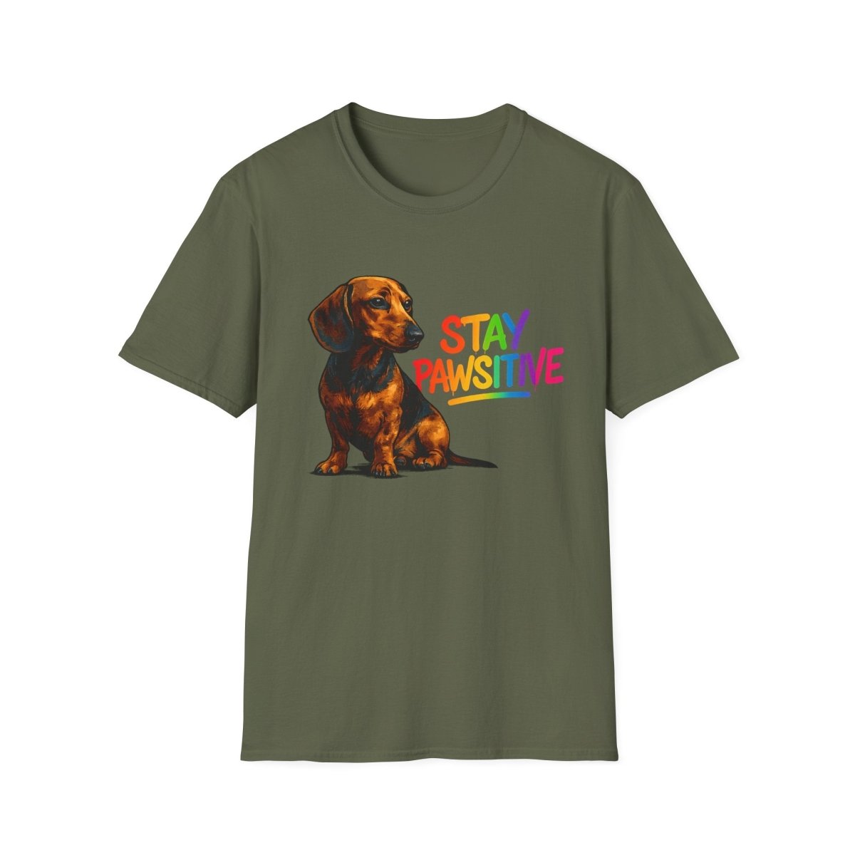Olivgruenes T-Shirt mit Dackel-Motiv und Schriftzug Stay-Pawsitive in Regenbogenfarben im Pop-Art-Stil fuer Hundefreunde.