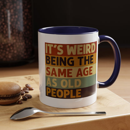 Lustige Tasse "It's Weird Being The Same Age As Old People" – Retro Spruch Kaffeetasse Geschenk zum Geburtstag