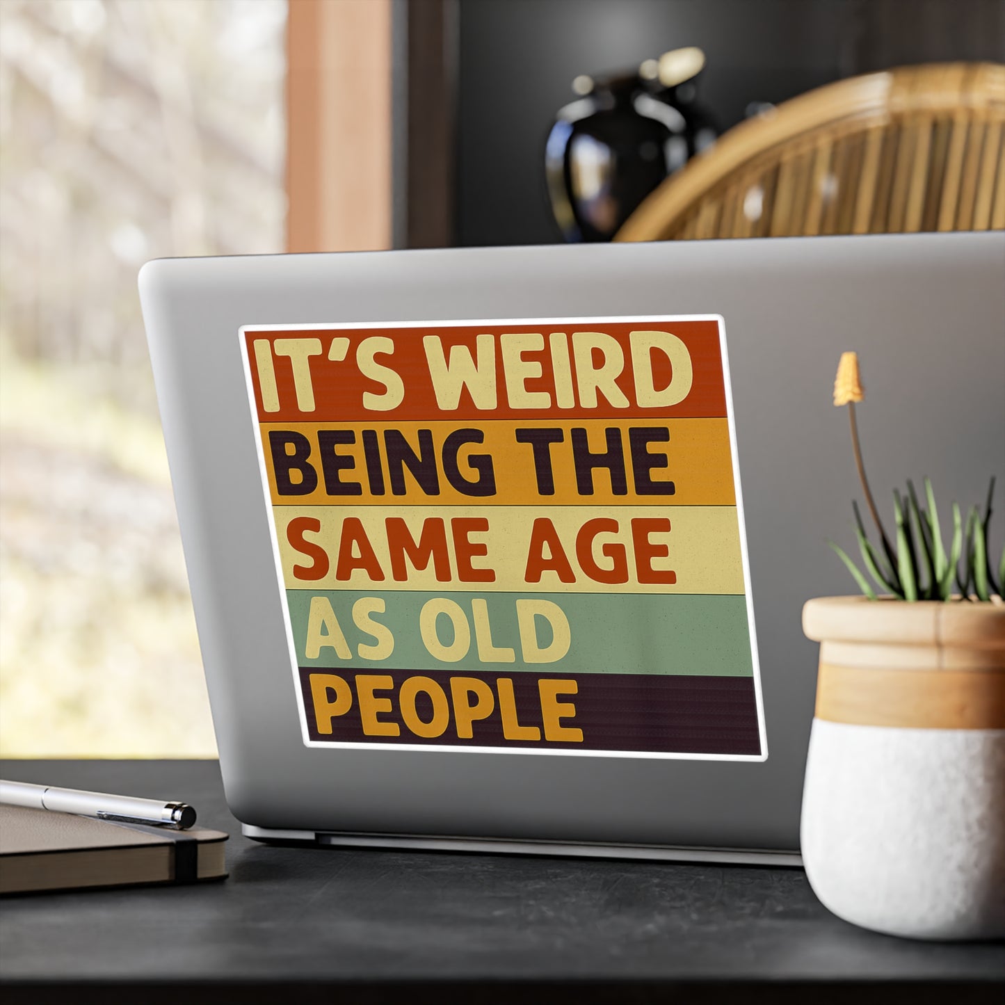 It's Weird Being The Same Age As Old People Sticker - Lustiger Retro Spruch Aufkleber für Geburtstag & Altersgruppen-Humor