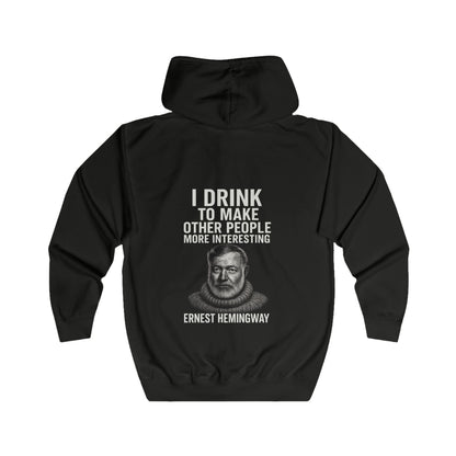 Ernest Hemingway Zip Hoodie – "I Drink To Make Other People More Interesting" | Lustiges Literatur-Zitat für Autoren & Whiskey-Fans