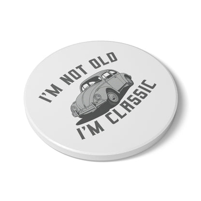 VW Käfer Untersetzer – „I’m Not Old, I’m Classic“ – Lustiger Keramik Coaster mit Kult-Käfer & Korkrückseite