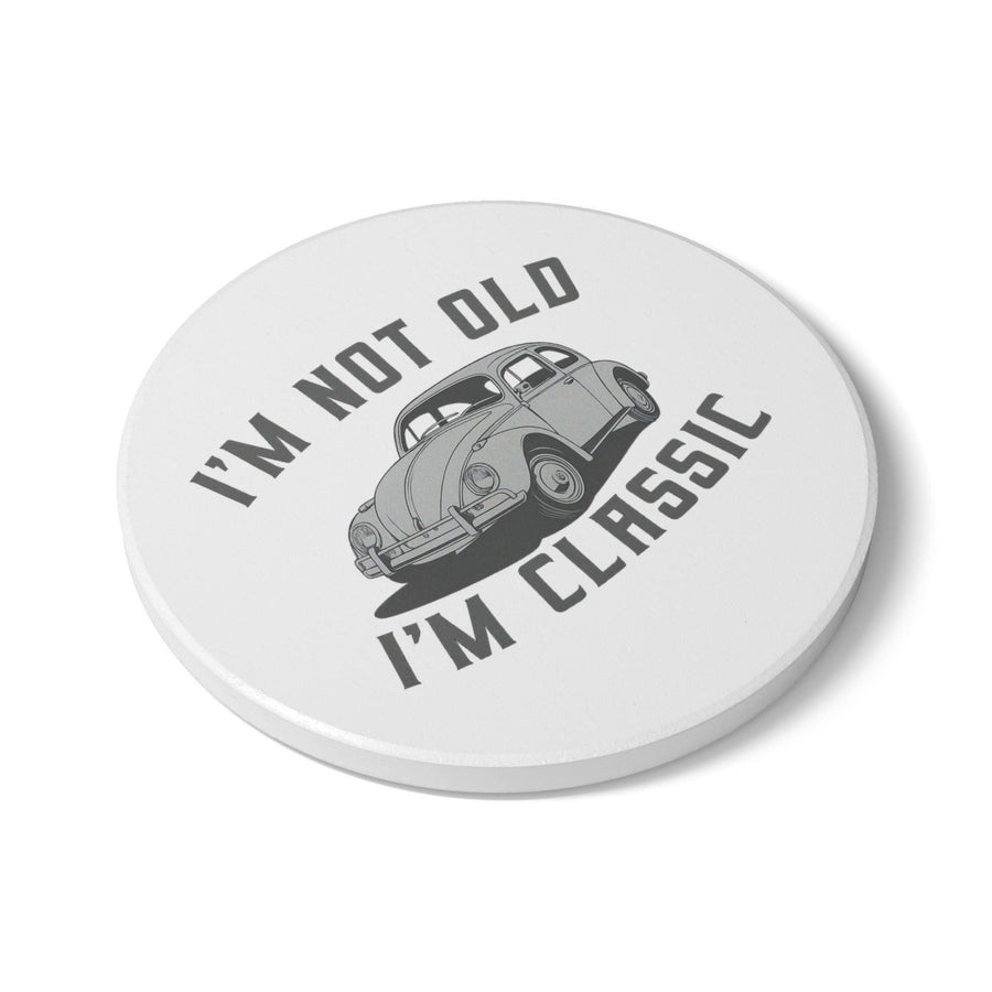 VW Käfer Untersetzer – „I’m Not Old, I’m Classic“ – Lustiger Keramik Coaster mit Kult-Käfer & Korkrückseite-True Insights