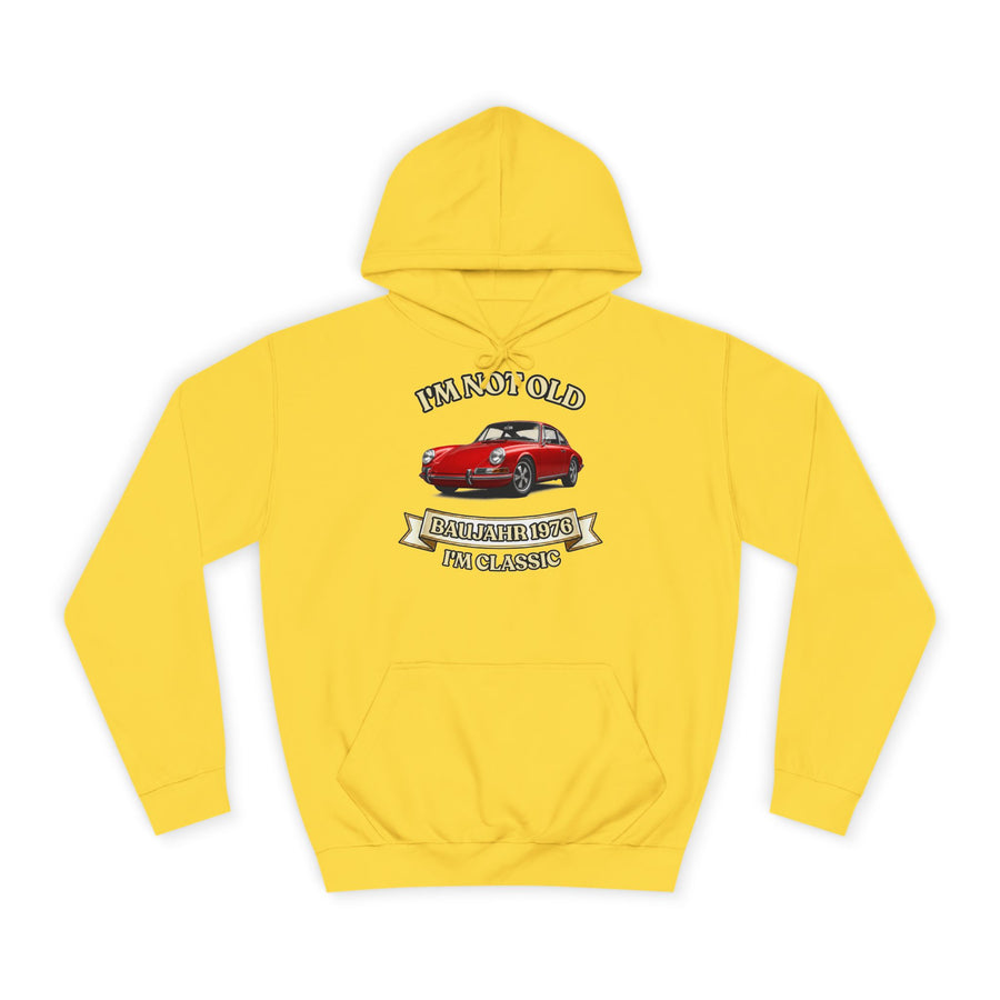 True Insights Geschenk zum 50. Geburtstag – Hoodie Jahrgang 1976 mit Porsche-Motiv | I'm Not Old I'm Classic in Sun Yellow