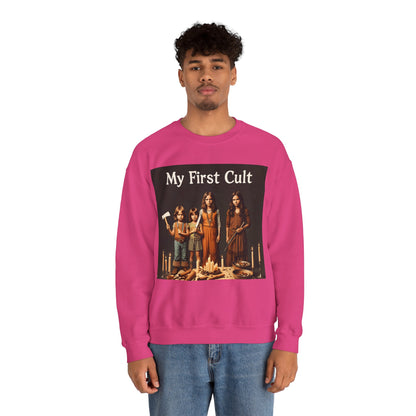 Sweatshirt – Kultig gruselig: „My First Cult“-Sweatshirt – Dark Humor für Fortgeschrittene | True Insights Design mit Humor