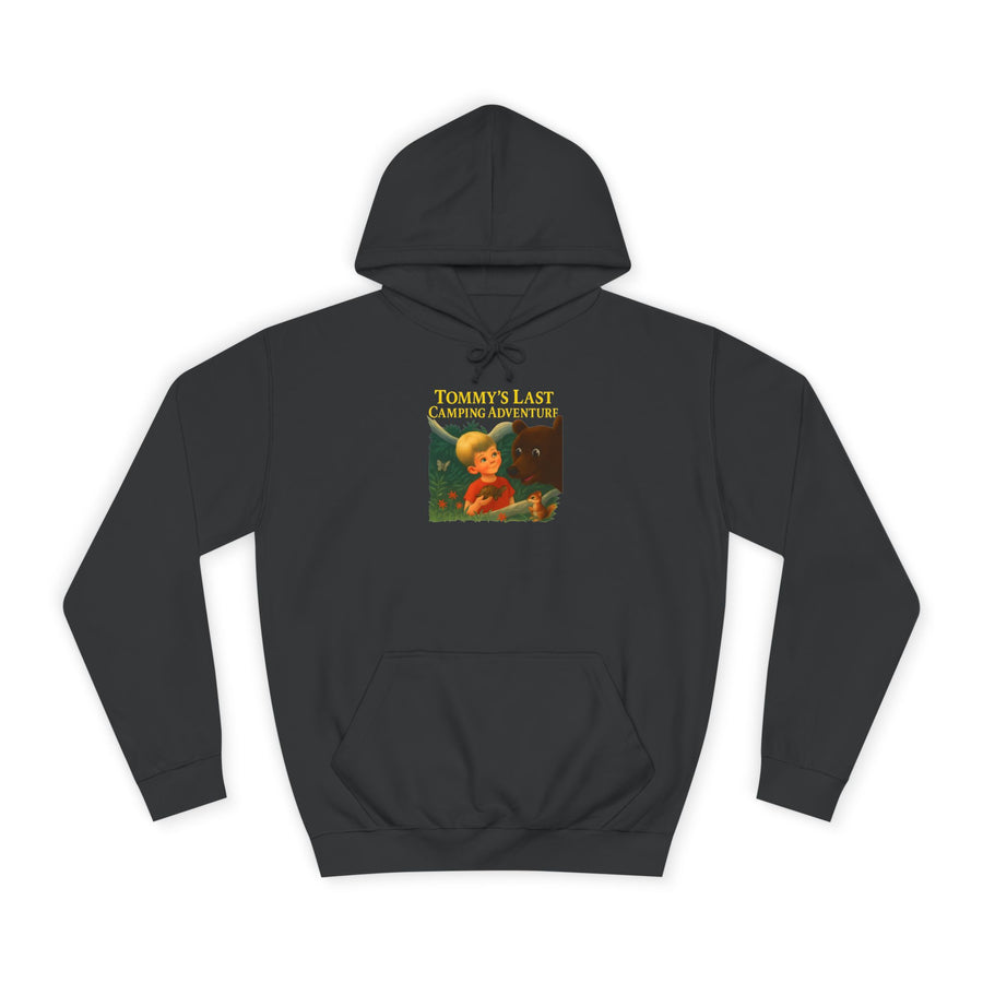 Tommy's Last Camping Adventure Hoodie – Süß trifft seltsam – Retro-Kinderbuch-Motiv