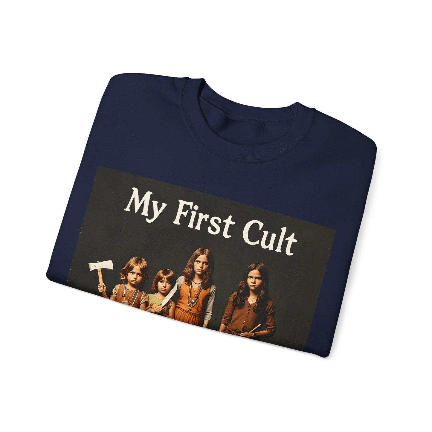 Sweatshirt – Kultig gruselig: „My First Cult“-Sweatshirt – Dark Humor für Fortgeschrittene | True Insights Design mit Humor