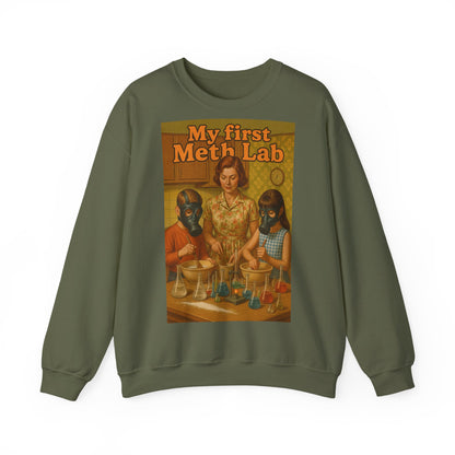 Sweatshirt – „My First Meth Lab“ Sweatshirt – Schwarzer Humor im Retro-Stil | True Insights Design mit Humor