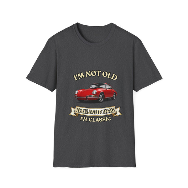 Geschenk zum 80. Geburtstag – T-Shirt Jahrgang 1946 mit Porsche-Motiv – Dark Heather – Vorderseite