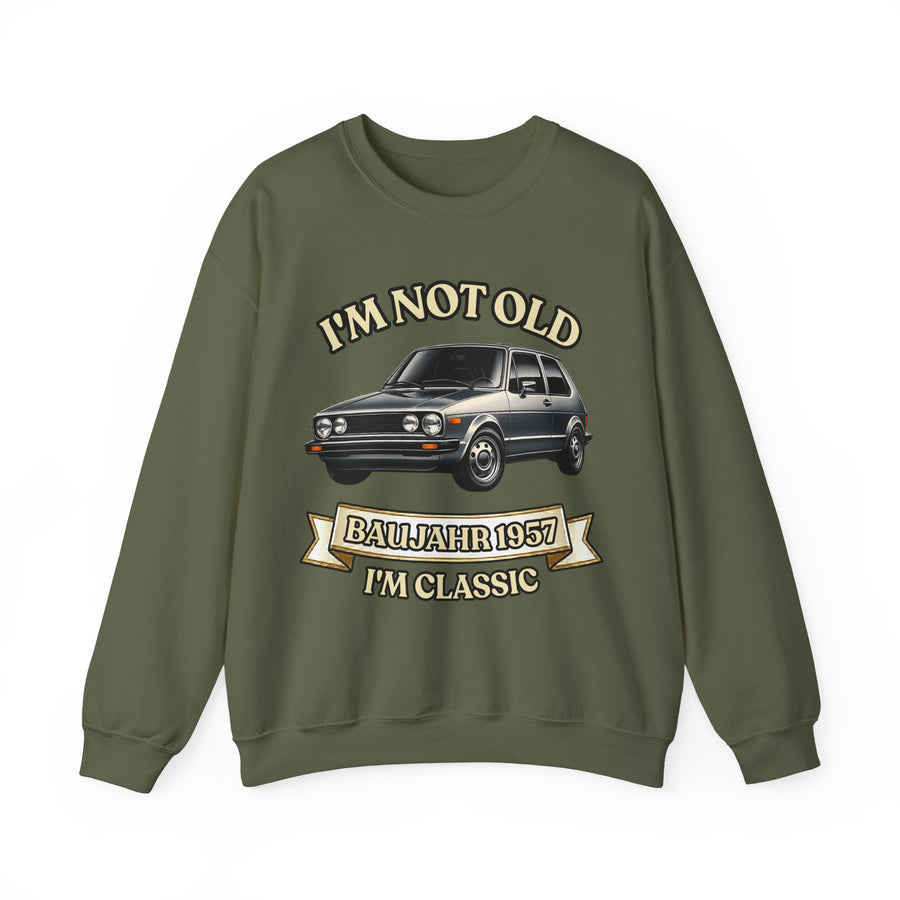True Insights Geschenk zum 70. Geburtstag – Pullover Jahrgang 1957 VW Golf | Sweatshirt in Military Green