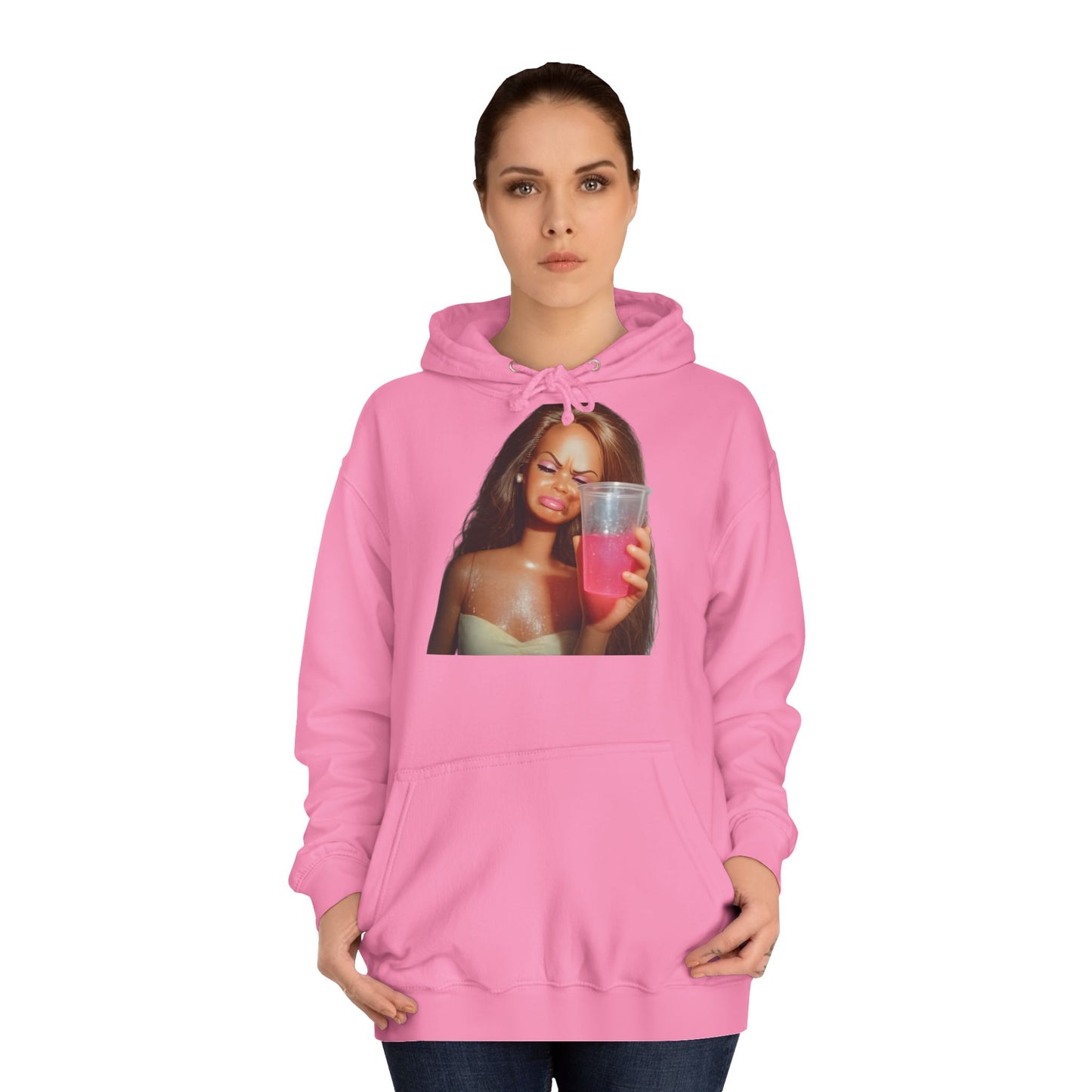 Doll Meme Barbicore Hoodie – Funny Sad Doll mit Pink Drink Kapuzenpullover für Meme-Fans & Pop-Culture-Liebhaber