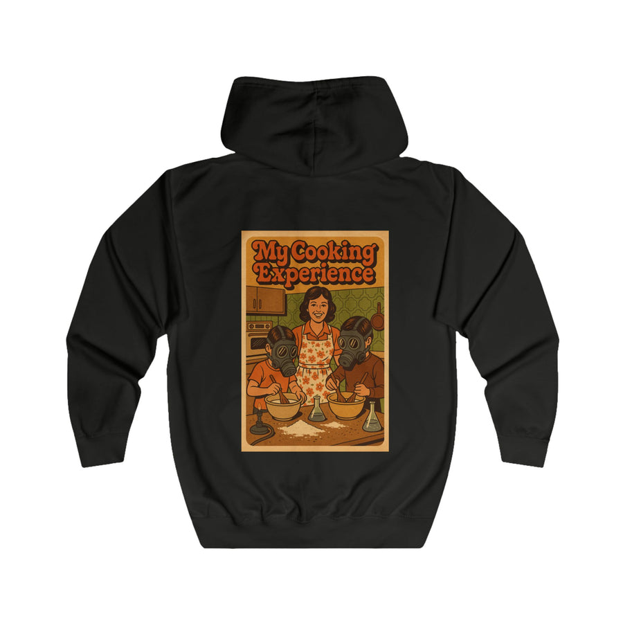 True Insights My First Cooking Experience Zip-Hoodie – Retro-Motiv mit Gasmasken in der Küche