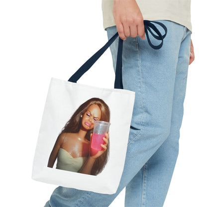 Doll Meme Barbicore Tote Bag – Lustige Puppe mit Pink Drink, Trendy Aesthetic Stoffbeutel für Fans