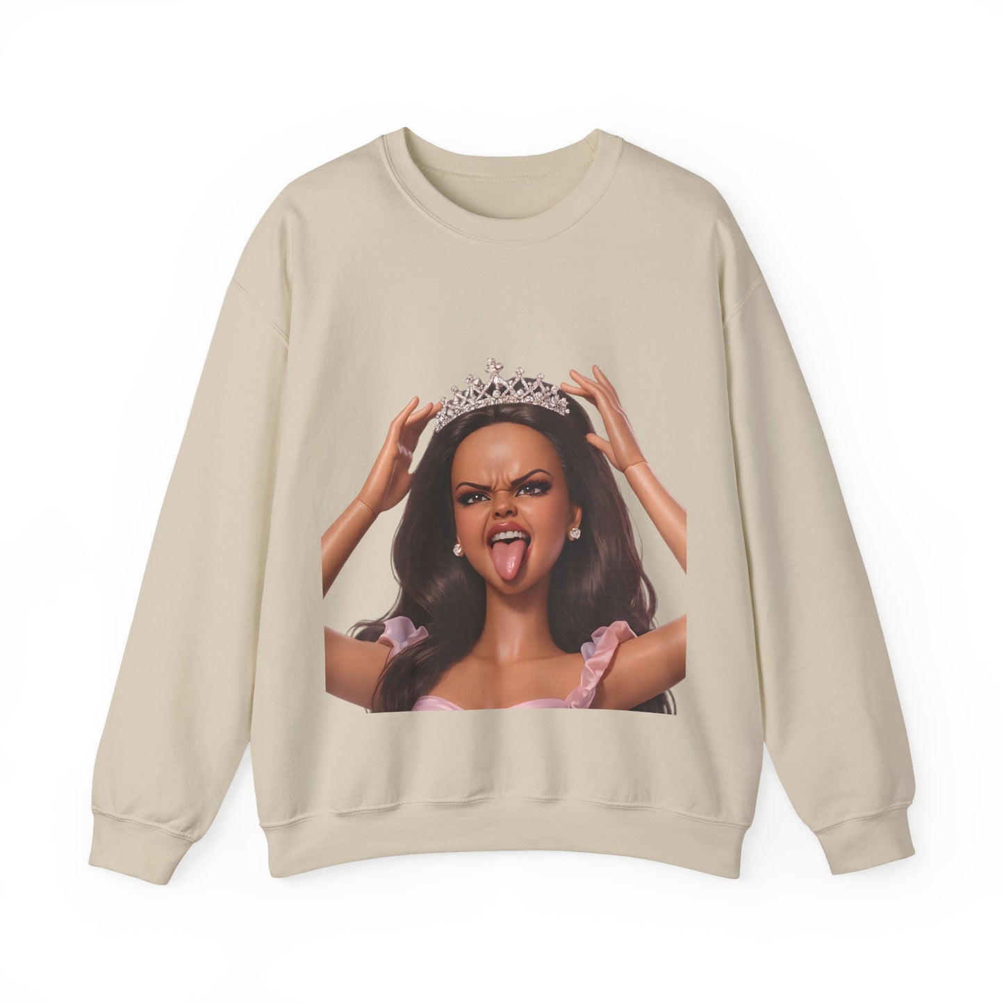 Barbicore Sweatshirt – Freches Doll-Motiv mit Tiara & Zunge raus | Pinkes Puppen-Design für Fans, Ironie & Statement-Fashion