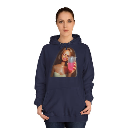 Doll Meme Barbicore Hoodie – Funny Sad Doll mit Pink Drink Kapuzenpullover für Meme-Fans & Pop-Culture-Liebhaber