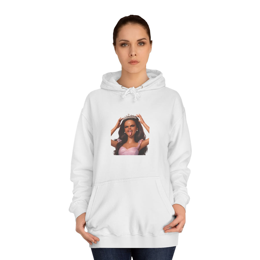 True Insights Barbicore Prinzessin Hoodie – Freches Puppen-Motiv mit Krone und Zunge raus