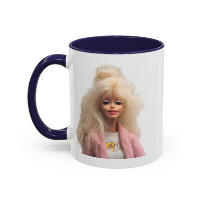 Retro 80er Puppe Tasse | Kultige Blondine mit Föhnfrisur & rosa Jacke | Kaffeebecher Geschenk für Nostalgie- & Barbie-Fans
