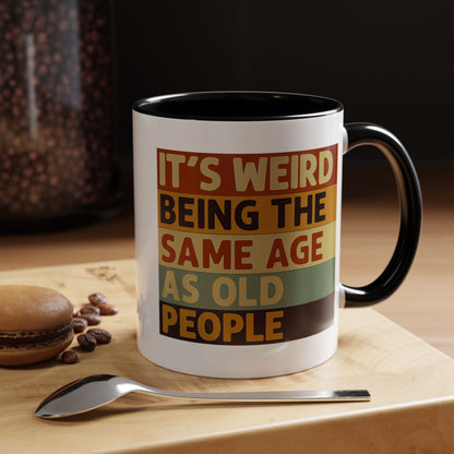 Lustige Tasse "It's Weird Being The Same Age As Old People" – Retro Spruch Kaffeetasse Geschenk zum Geburtstag