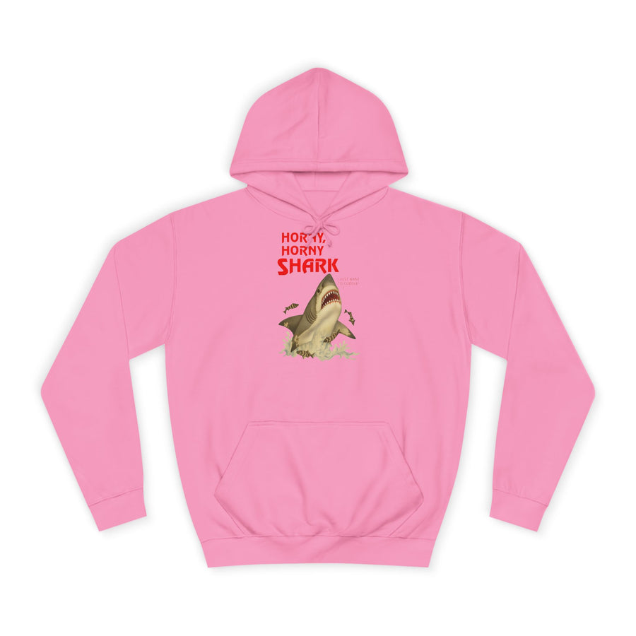 Hai Hoodie „Horny, Horny Shark“ – Der Hai, der nur kuscheln will – Candyfloss Pink – Vorderseite