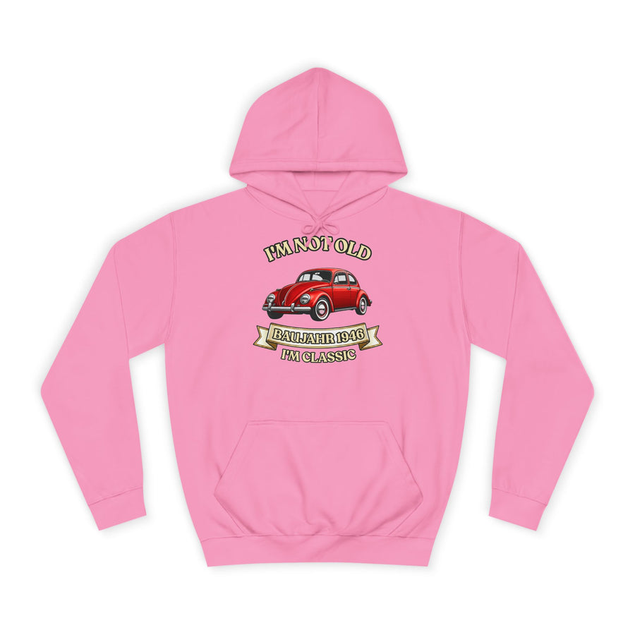 Geschenk zum 80. Geburtstag – Hoodie Jahrgang 1946 VW Käfer – Candyfloss Pink – Vorderseite