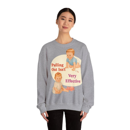 Sweatshirt – Pulling Out Isn’t Very Effective – Satirisches Statement-Sweatshirt | True Insights Design mit Humor