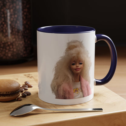 Retro 80er Puppe Tasse | Kultige Blondine mit Föhnfrisur & rosa Jacke | Kaffeebecher Geschenk für Nostalgie- & Barbie-Fans