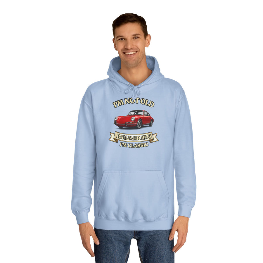 True Insights Geschenk zum 50. Geburtstag – Hoodie Jahrgang 1976 mit Porsche-Motiv | I'm Not Old I'm Classic
