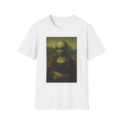 Weißes T-Shirt mit Mona-Lisa-Alien-Parodie im Renaissance-Pop-Art-Stil für Science-Fiction- und Kunstfans.
