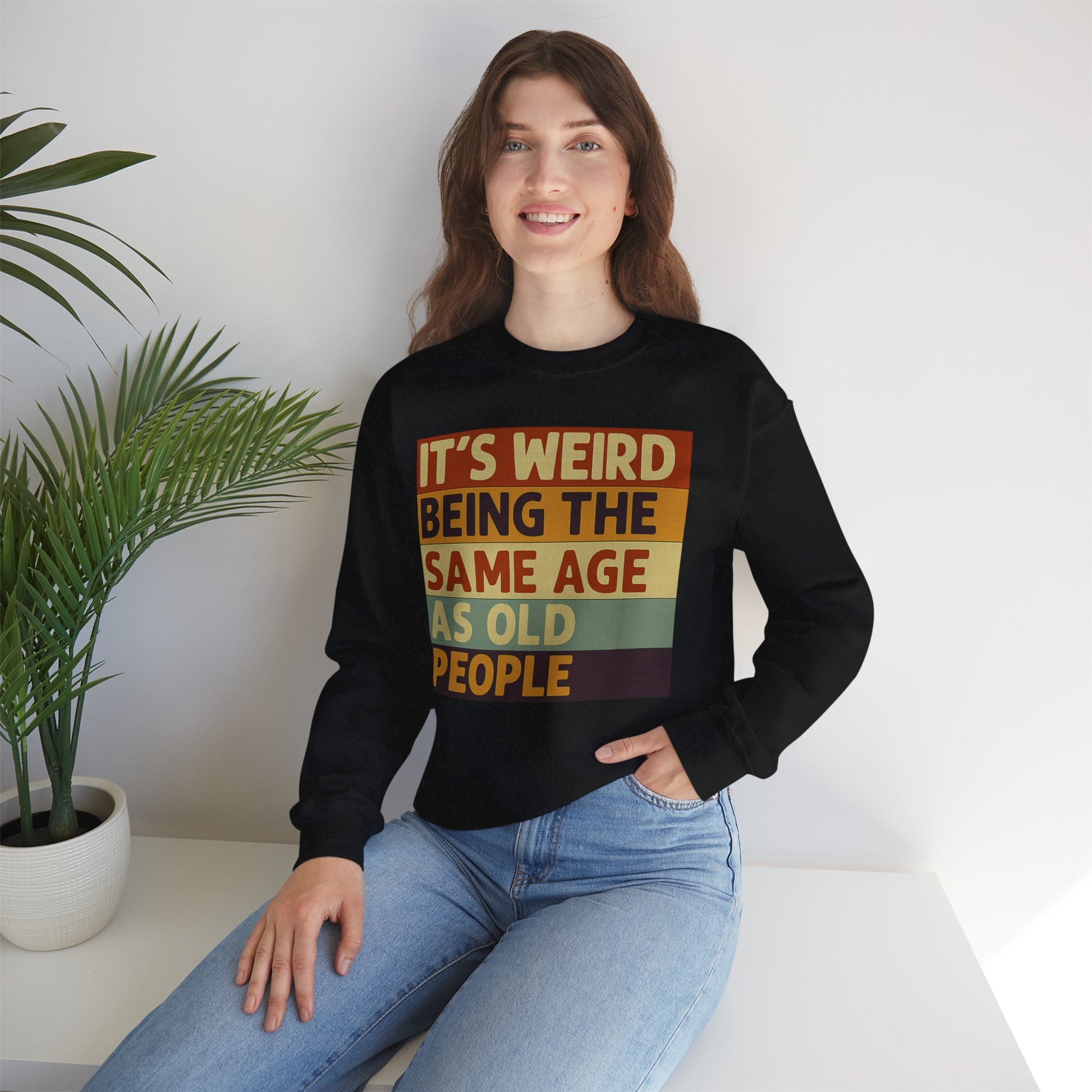 „It’s weird being the same age as old people“ – Vintage Sweatshirt mit Alterswitz – Freches Satire-Design für mutige Statements | True Insights
