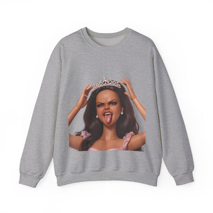 Barbicore Sweatshirt – Freches Doll-Motiv mit Tiara & Zunge raus | Pinkes Puppen-Design für Fans, Ironie & Statement-Fashion