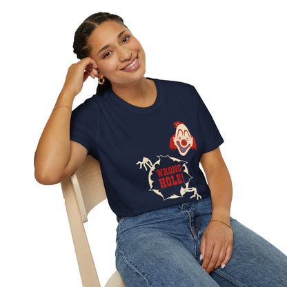Wrong Hole! – Provokantes T-Shirt mit Clown und schwarzem Humor – Freches Satire-Design für mutige Statements | True Insights
