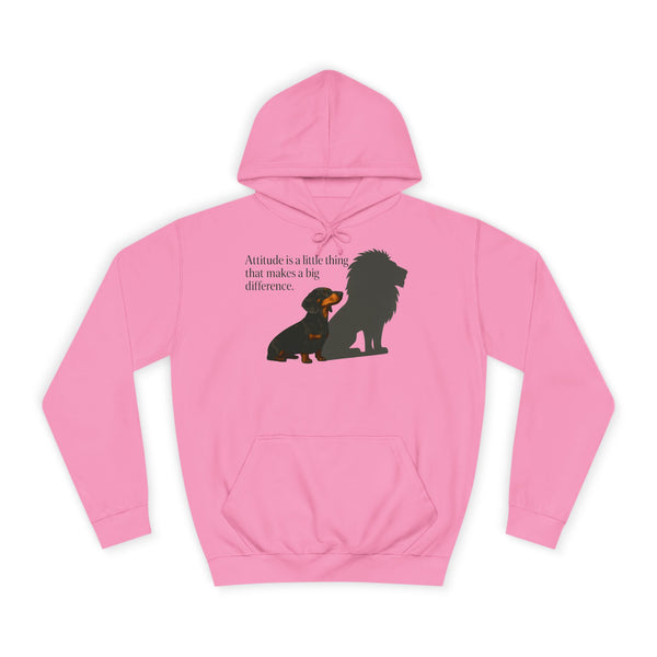 Dackel Hoodie „Attitude is a little thing“ – Das Mutmach-Geschenk für Dackel-Fans – Candyfloss Pink – Vorderseite