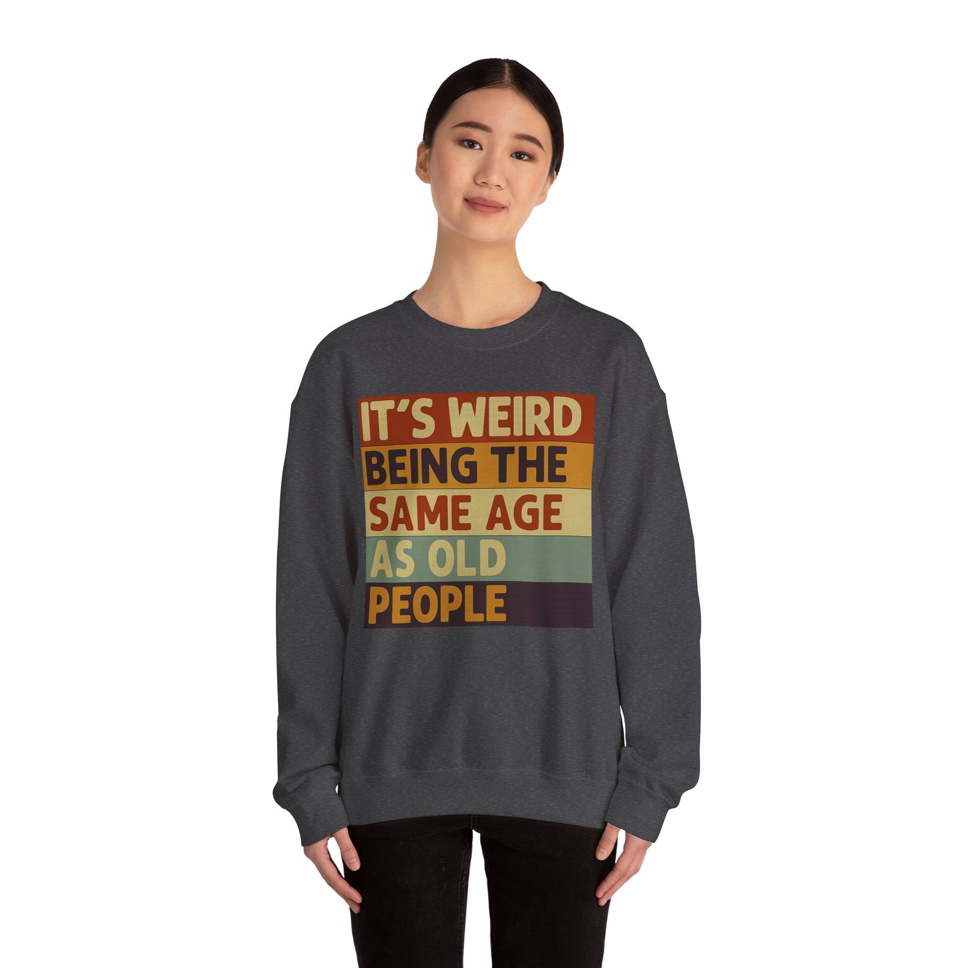 „It’s weird being the same age as old people“ – Vintage Sweatshirt mit Alterswitz – Freches Satire-Design für mutige Statements | True Insights