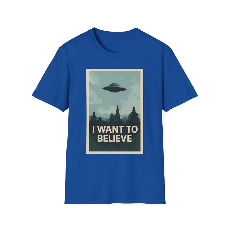 Blaues T-Shirt mit Retro-Poster-Motiv I-Want-To-Believe und UFO ueber Waldlandschaft im Vintage-Design fuer Science-Fiction-Fans.