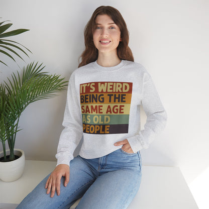 „It’s weird being the same age as old people“ – Vintage Sweatshirt mit Alterswitz – Freches Satire-Design für mutige Statements | True Insights