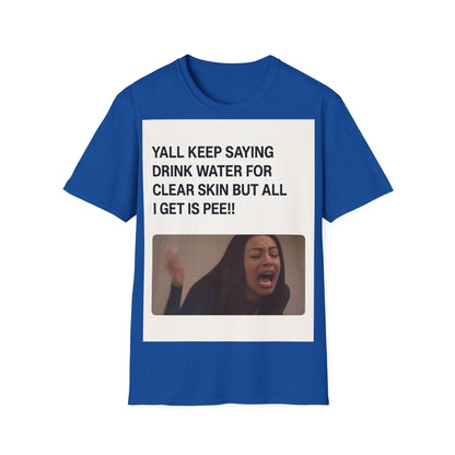 YALL KEEP SAYING DRINK WATER FOR CLEAR SKIN BUT ALL I GET IS PEE!! – Freches Satire-Design für mutige Statements | True Insights