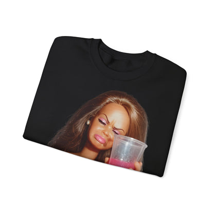 Doll Meme Barbicore Sweatshirt – Lustiges Pink Drink Puppen-Meme Pullover für Partys & Selfmade-Diven