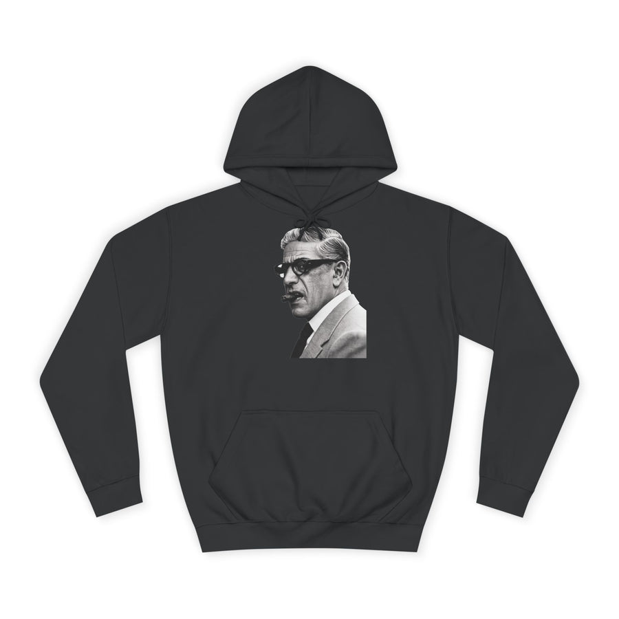 Schwarzer Kapuzenpullover mit Schwarz-Weiß-Portät eines Mannes mit Sonnenbrille.