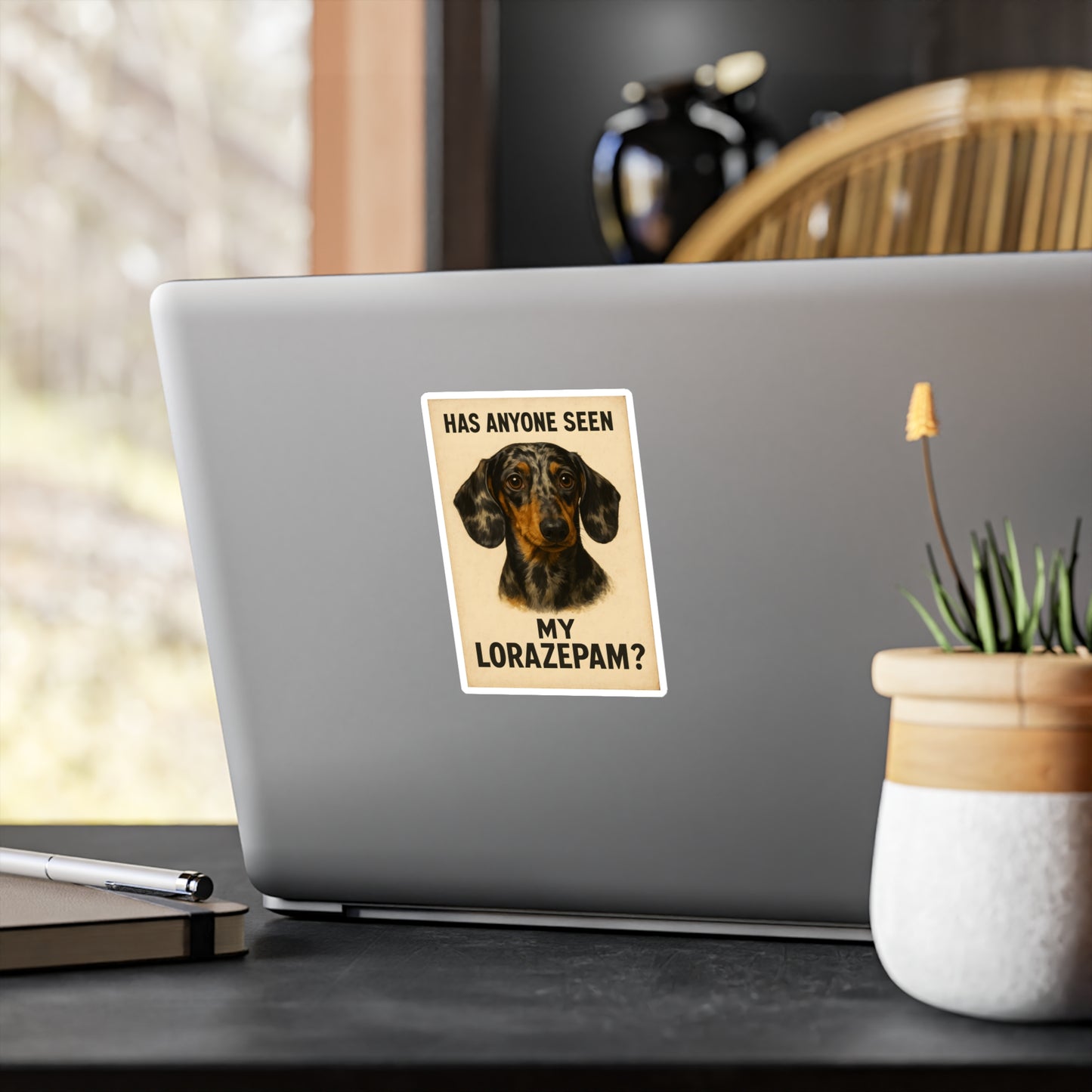 Dackel Sticker 'Has Anyone Seen My Lorazepam?' - Lustiger Vintage Hund Aufkleber für Laptop, Flasche & Notizbuch