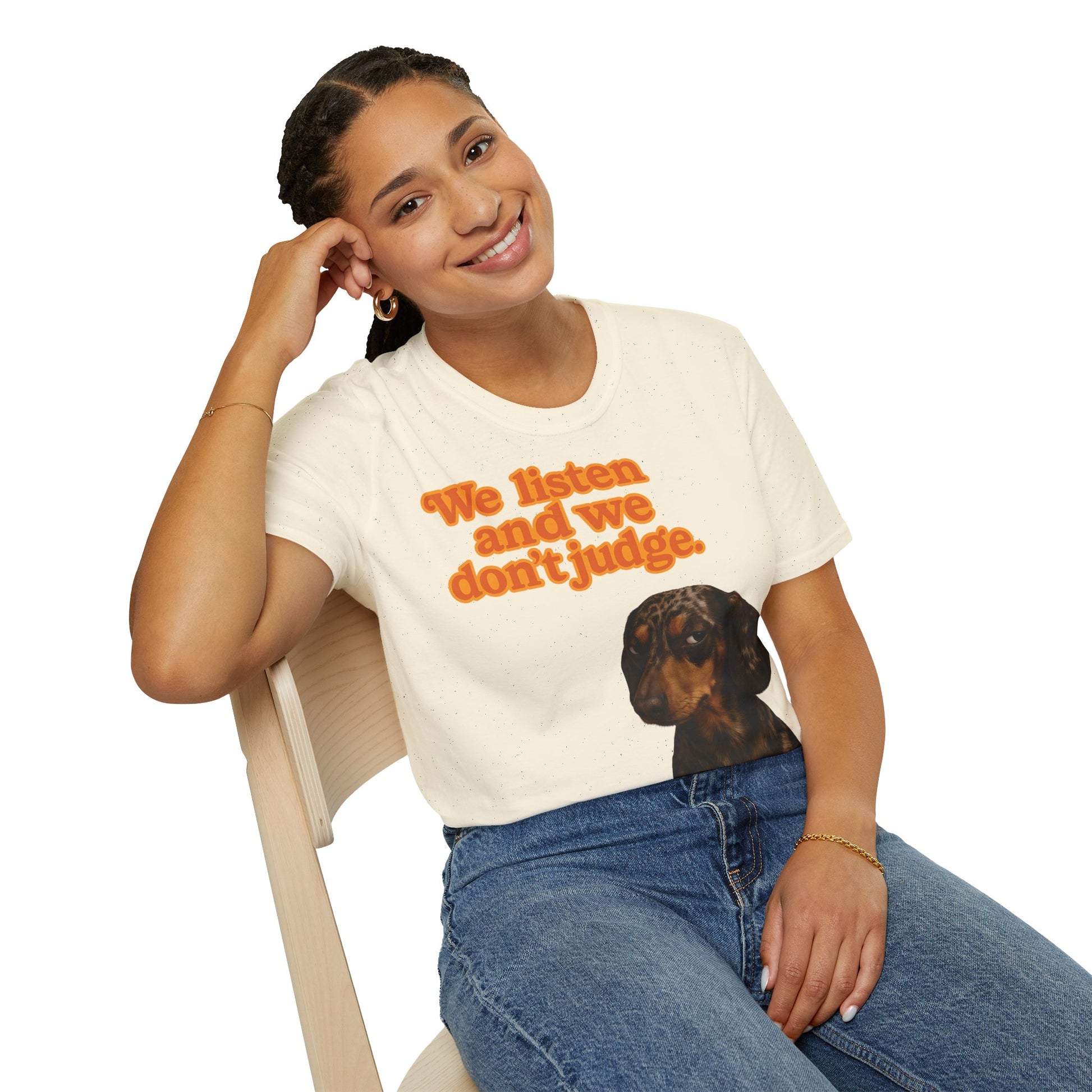 Dackel Shirt – „We listen and we don’t judge.“ | Lustiges Hunde T-Shirt
