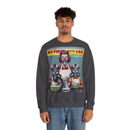 Sweatshirt – My First Meth Lab Sweatshirt | Lustiger Retro Pullover mit Satire-Print | Geschenk für Breaking Bad Fans & Dark Humor Lover | True Insights Design mit Humor
